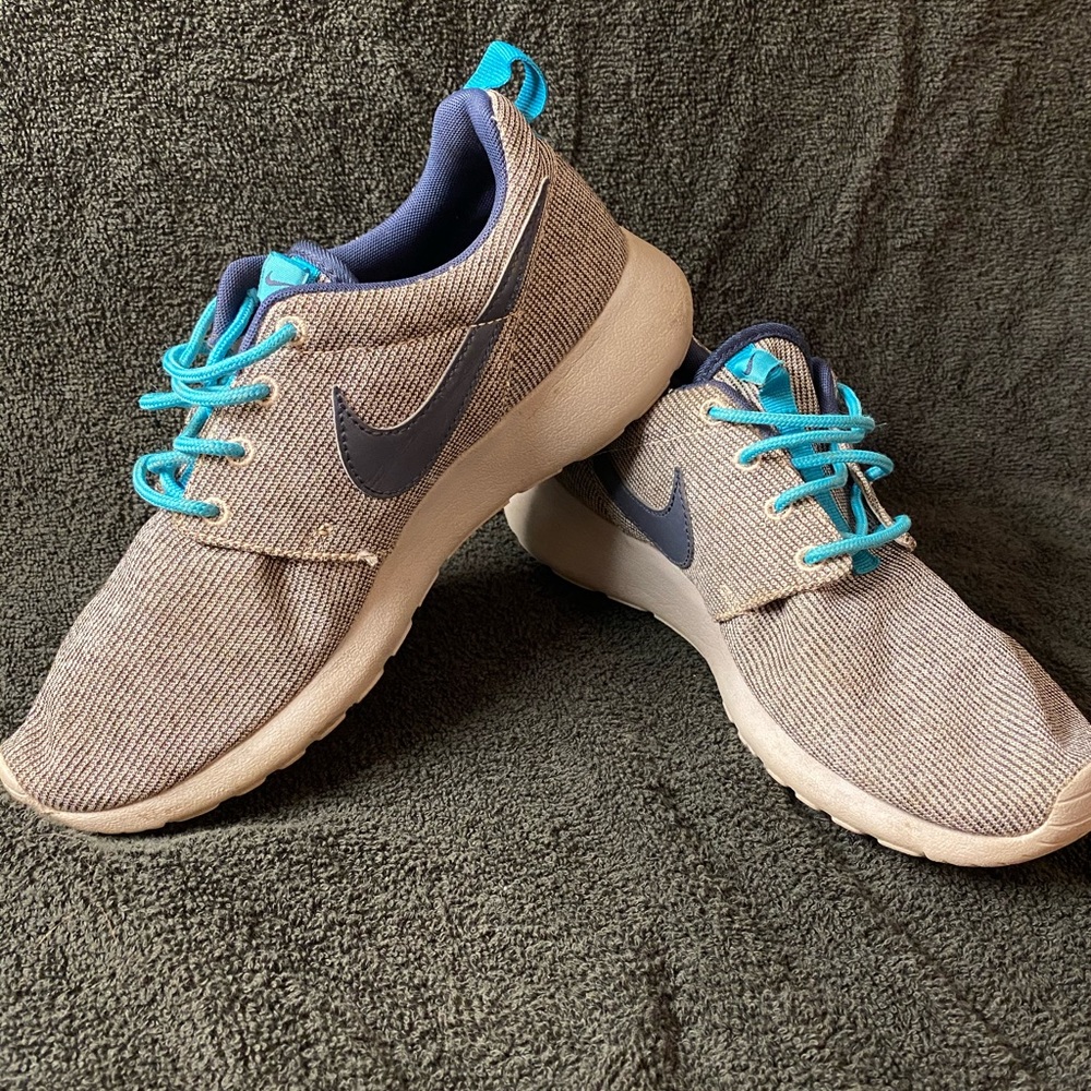 Women’s Nike Roshes